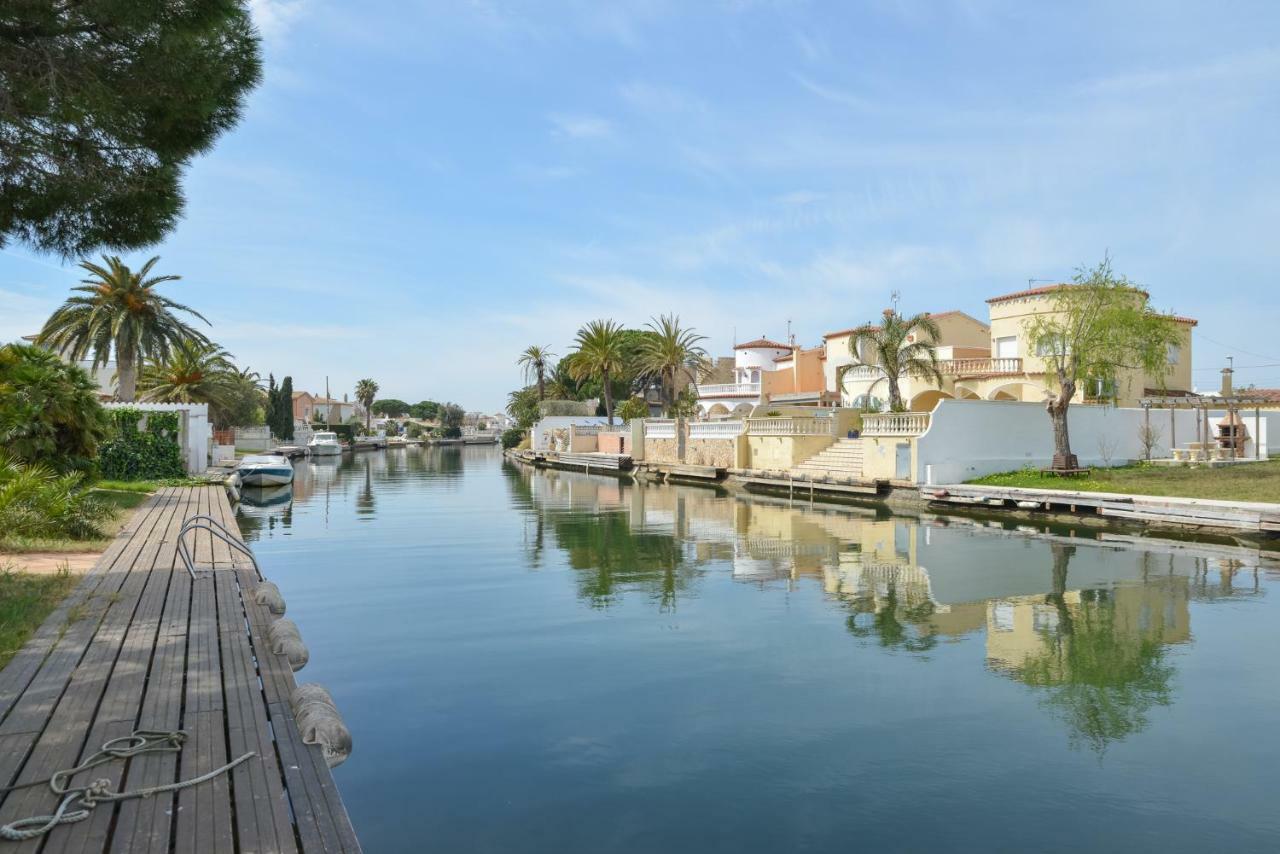 Villa Requesens On Canal إمبوريابرافا المظهر الخارجي الصورة