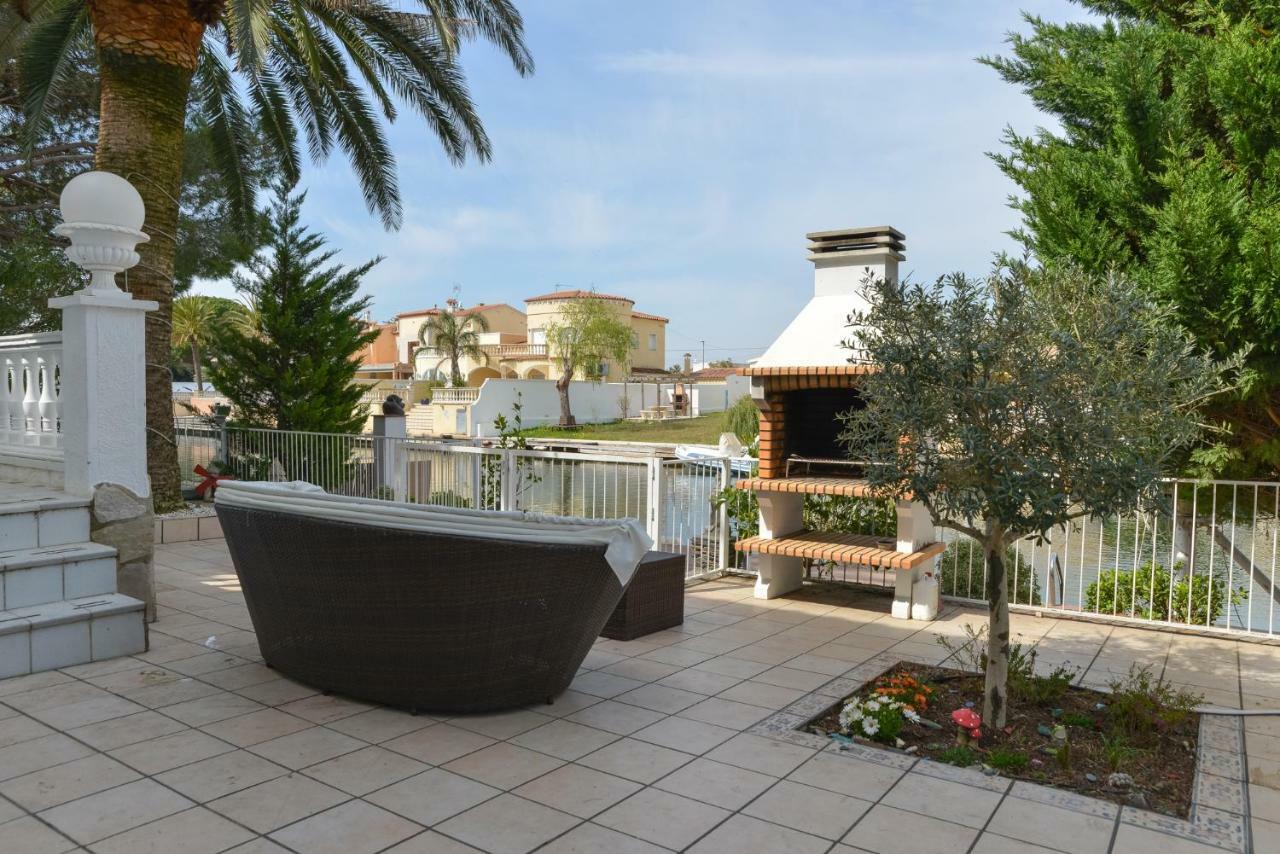 Villa Requesens On Canal إمبوريابرافا المظهر الخارجي الصورة